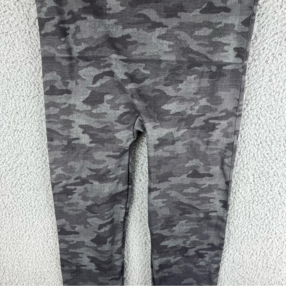 Spanx Women’s Look at Me Now Seamless Cropped Sage Camo Leggings Size Large - Picture 11 of 12